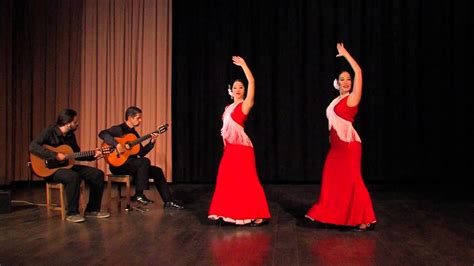 Entre Dos Aguas - En Intensiv FlamencoVals som Blandar Lyriska Melodier med Passionerad Rytmik